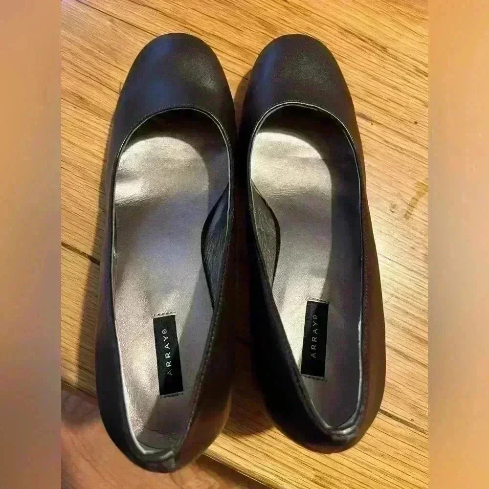 Array Flatter Kitten Heel pumps w/round toe Brown Size 8.5M - Picture 7 of 7